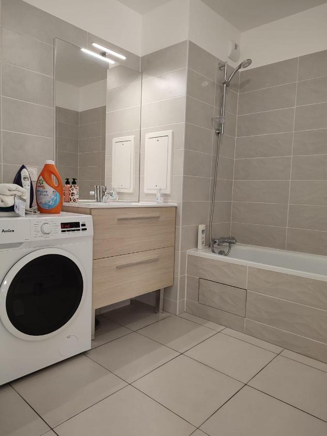 Chambre Privee Dans Un Nouvel Appartement Partage Pres De Paris Avec Parking Gratuit Chevilly-Larue Kültér fotó